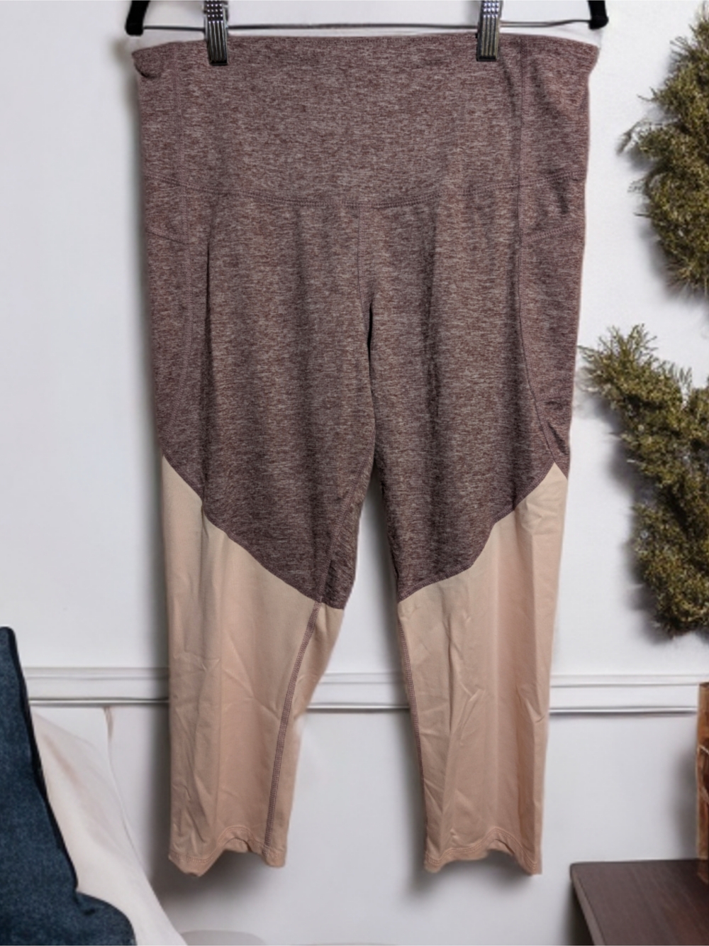 Champion C9 | Two-Tone Capri Colorblock Leggings